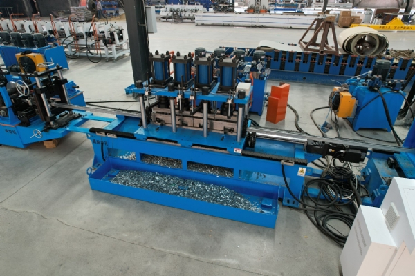 八工位全自动冲孔机应用场合